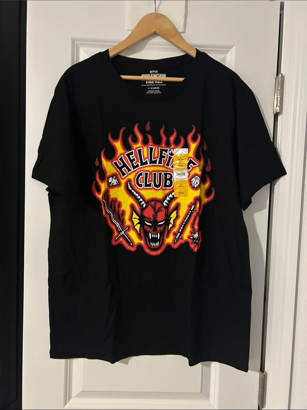 Netflix Stranger Things Hellfire Club Graphic Tee Shirt, Large NWT